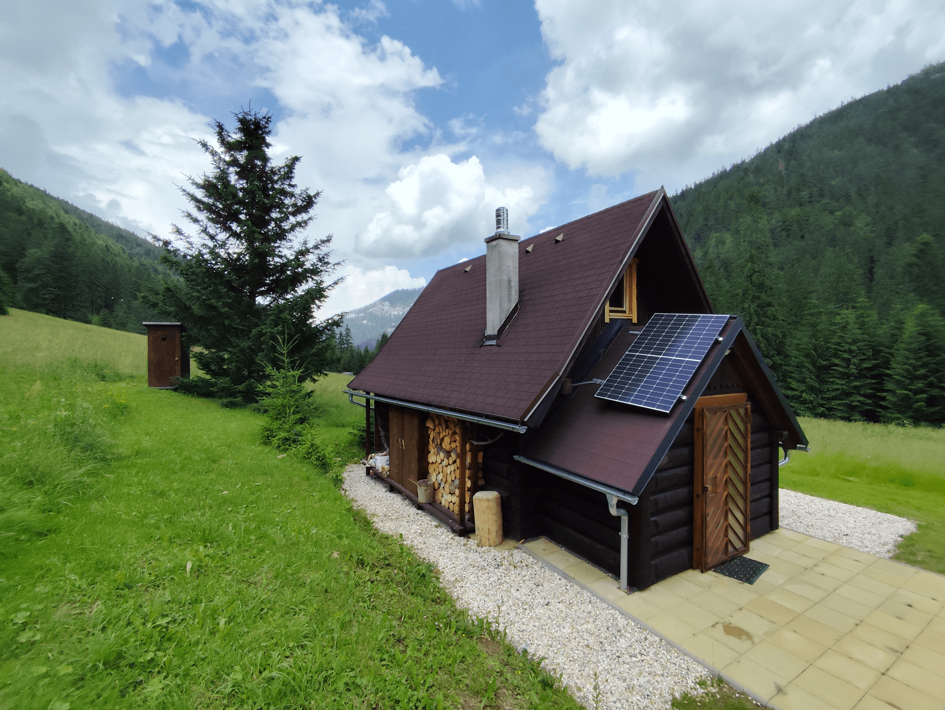 Chata Koliba pred Bystrou – exteriér