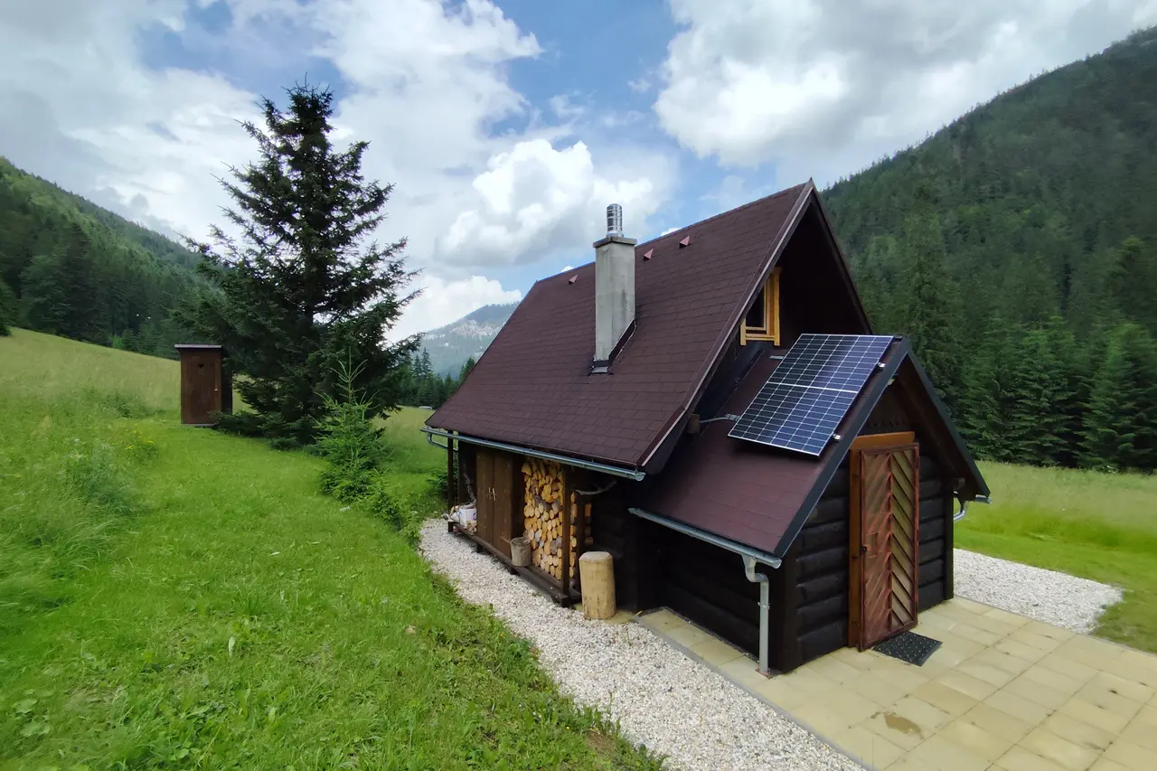Chata Koliba pred Bystrou – exteriér